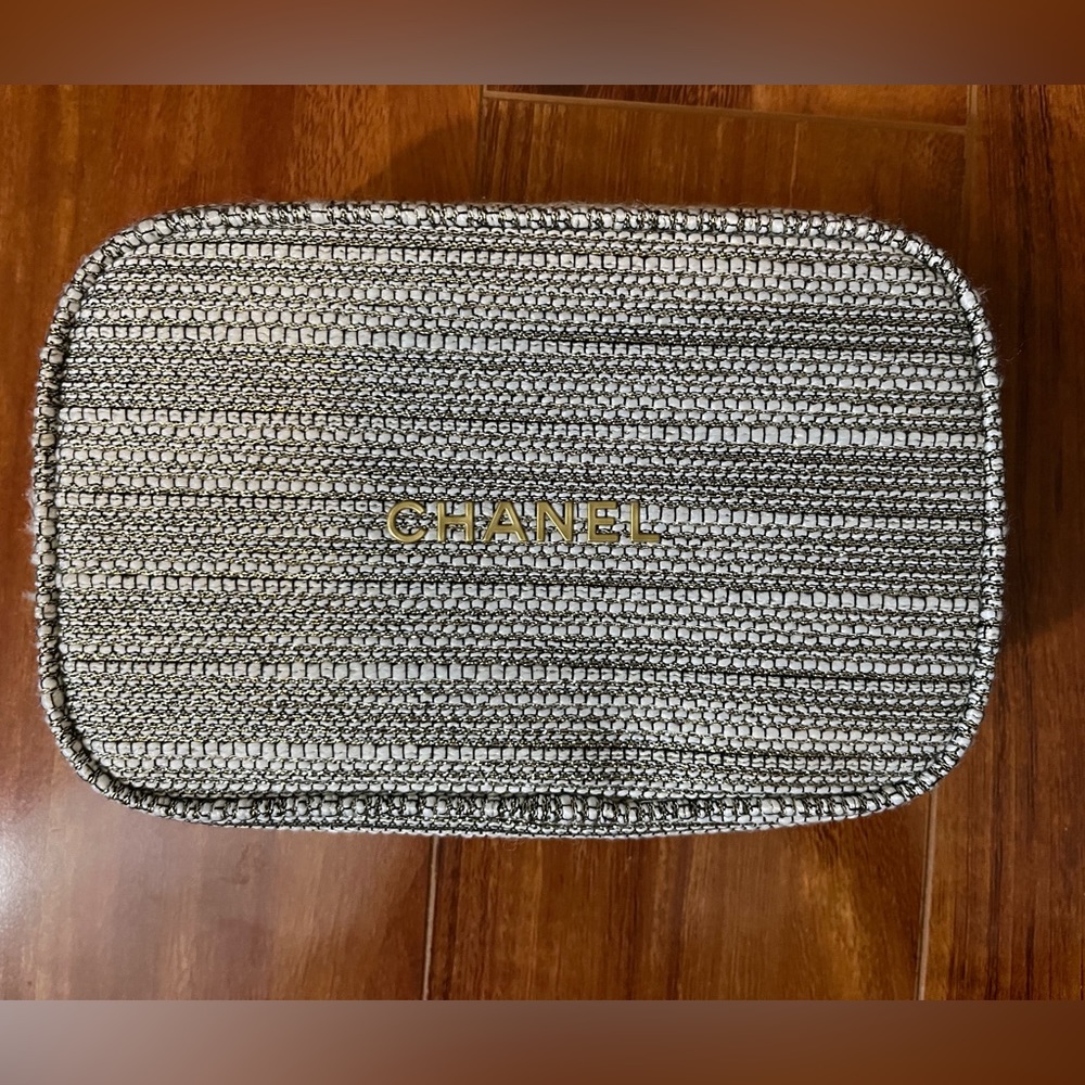 CHANEL Beauty Gray Tweed Cosmetic Pouch